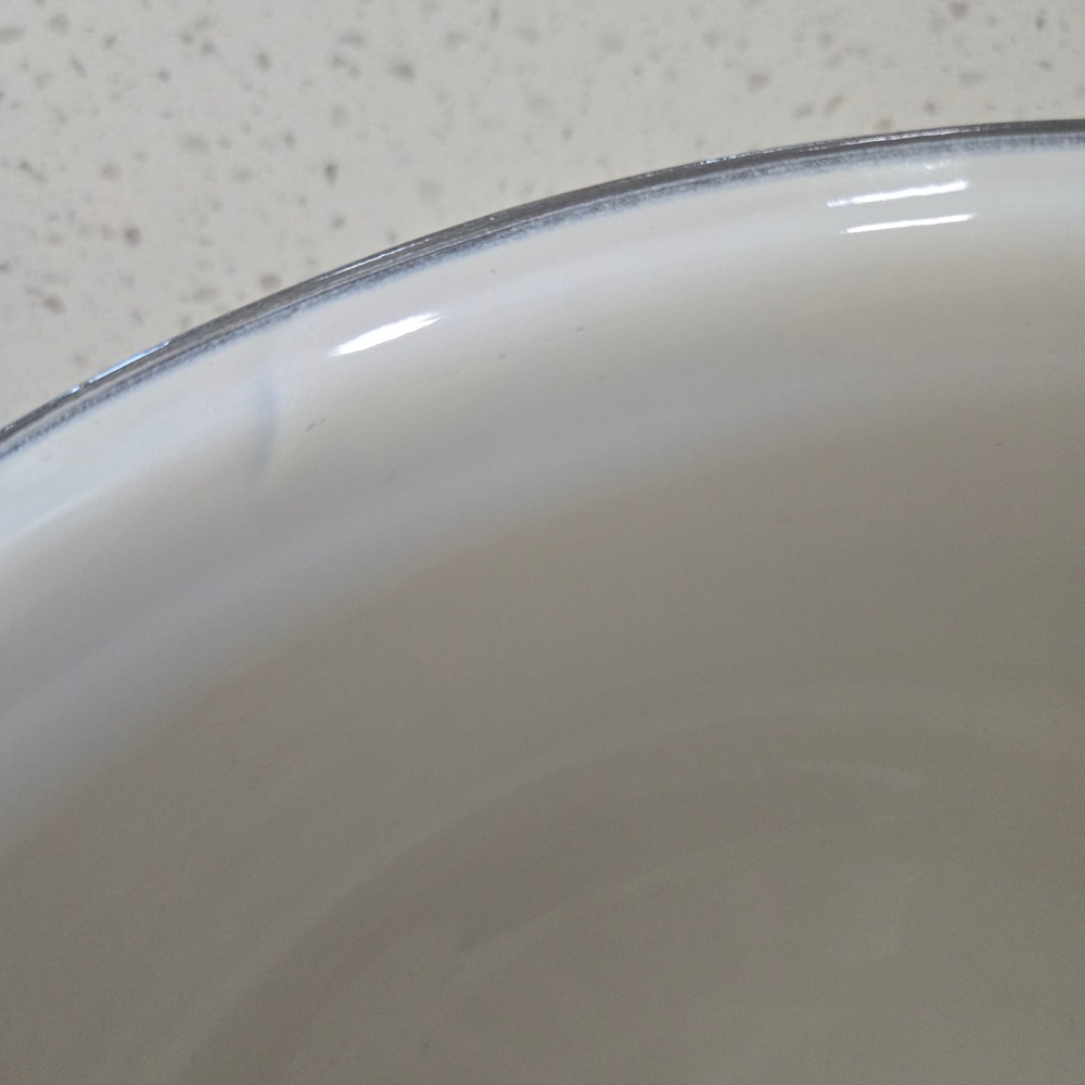 Vintage White Enamel Wash Basin 16.5" Bowl Farmhouse Decor Rustic Metal Dark Rim - Picture 8 of 10